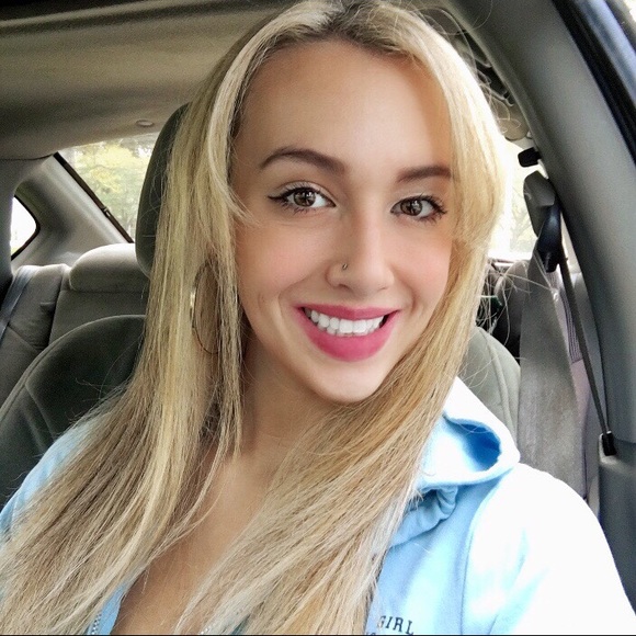 Meet your Posher, Alia - Picture 5 of 7